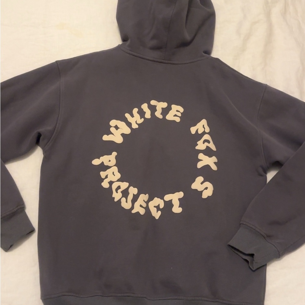 White Fox Project 5 Sweatshirt. Grey. S/M. Tiny stain - Picture 4 of 6
